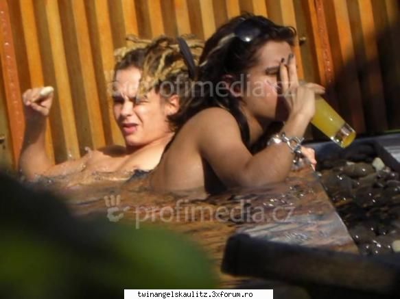 gemenii vacanta tare!! Bill's Sleeping Beauty
