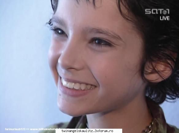 :nebun: oke pun si yo kteva  :nebun: dhoamne ce ochi dulci si mici are k imi vine sa ii pap si wochi