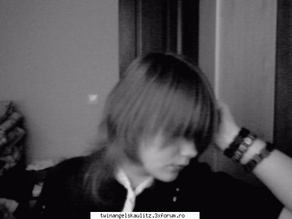 eu a stupid and ugly girl :(