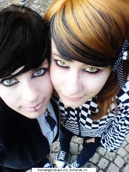 EmoGirlPhotos - }*~~dark_butterfly*{~~ - :: ASTIA SUNTEM NOI ::