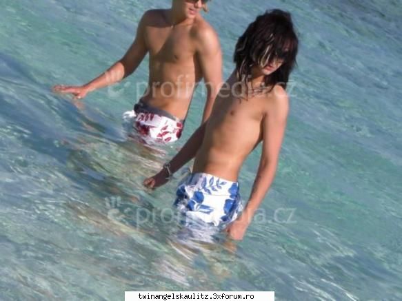 Gemenii in vacanta - Mihaela - :: BILL & TOM ::